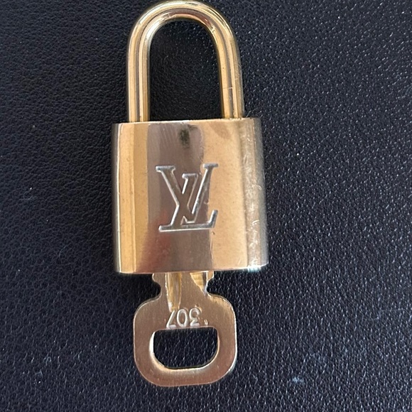 Louis Vuitton Lock & Key - choose your number - Picture 4 of 16